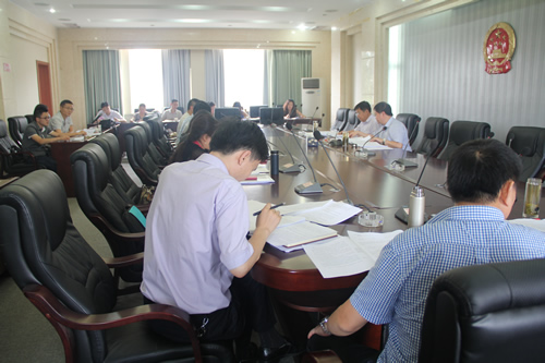 政府領(lǐng)導(dǎo)、企業(yè)代表參加了崇禮新城投資合作協(xié)議討論會(huì)(圖2)